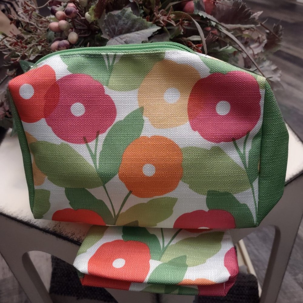 Clinique Floral Poppy Makeup 2-Bag Set